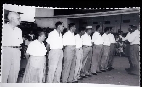 האישה שלימדה כלבים עברית: רודולפינה מנצל והולדת הקינולוגיה בישראל